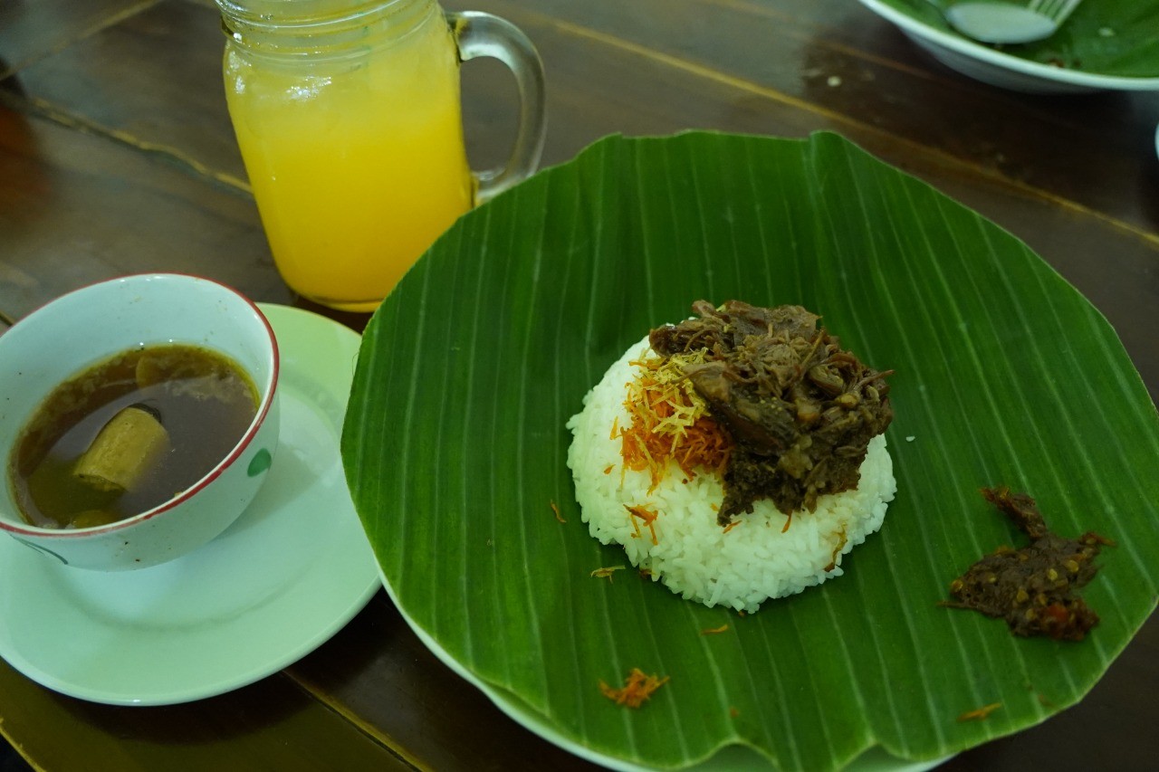 Pedas Manis Nasi Krawu Di Kota Wali Songo Pertama