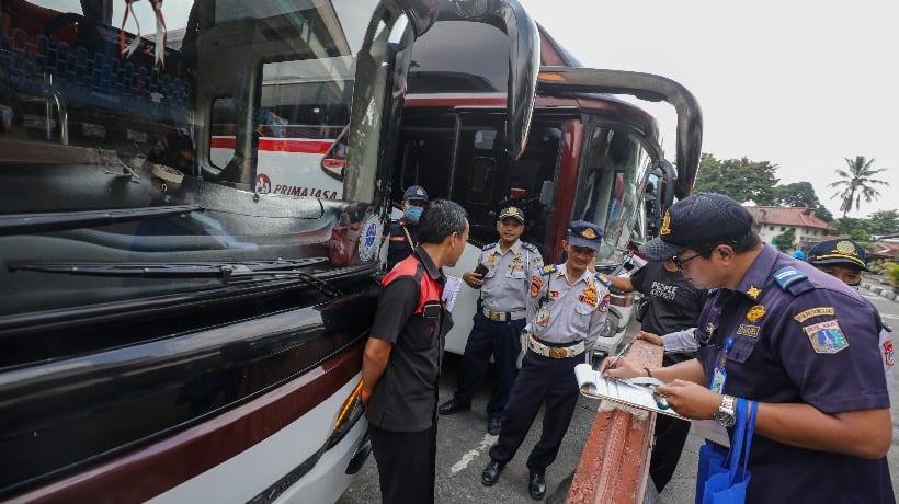 Uji Kelayakan Bus Angkutan Lebaran