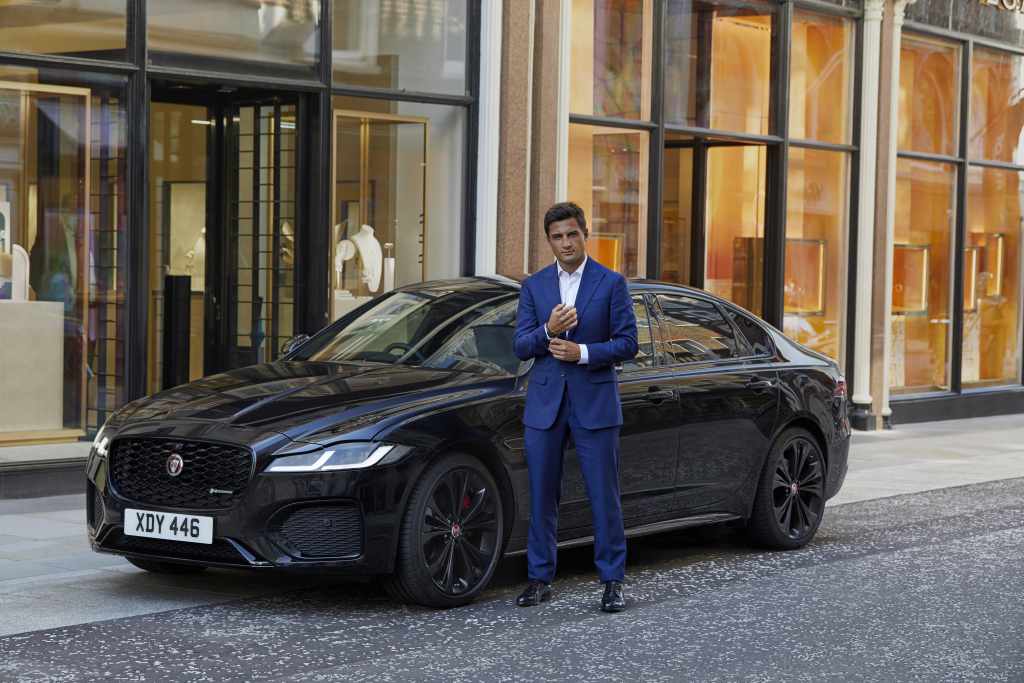 Aksi Jaguar XF Saloon Terbaru Menandai Film James Bond