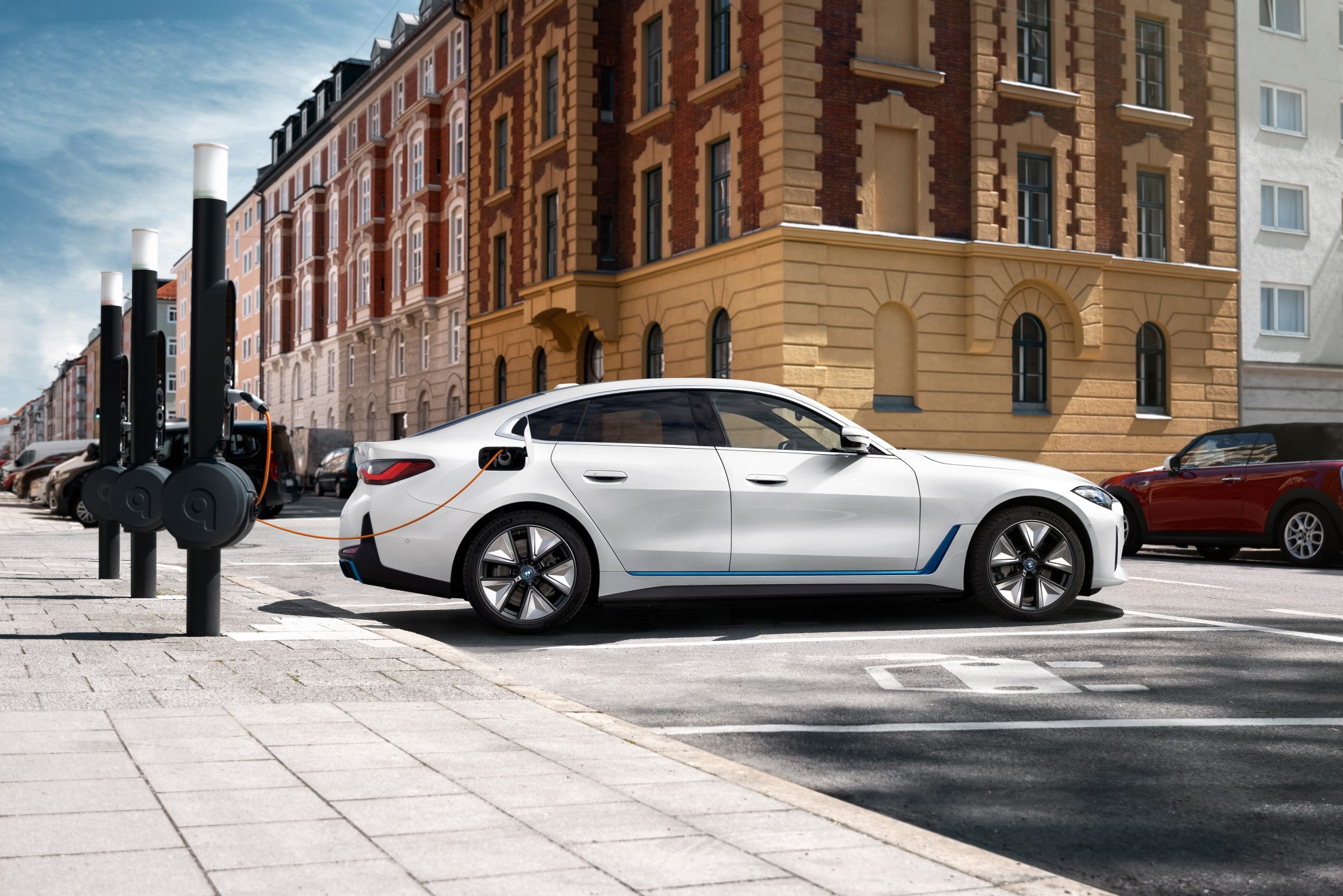 BMW, Mercedes-Benz Gandeng Bp di Solusi Digital Charging