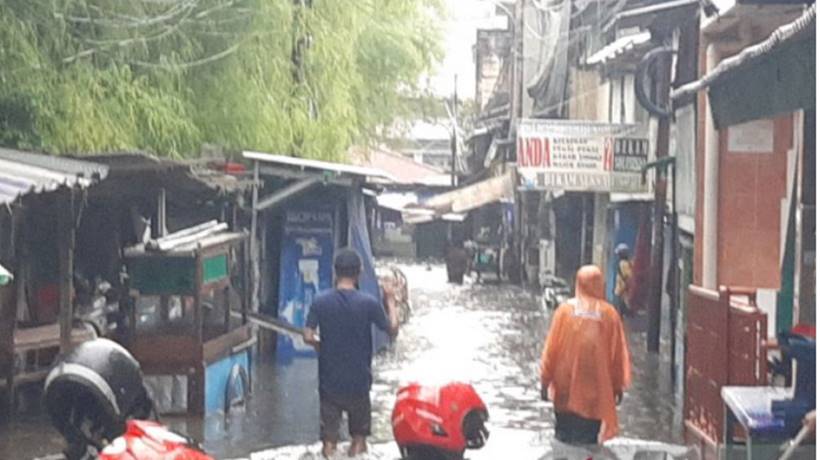 Jakarta Banjir:  Kampung Duku Terendam, Ancol Digenangi Rob