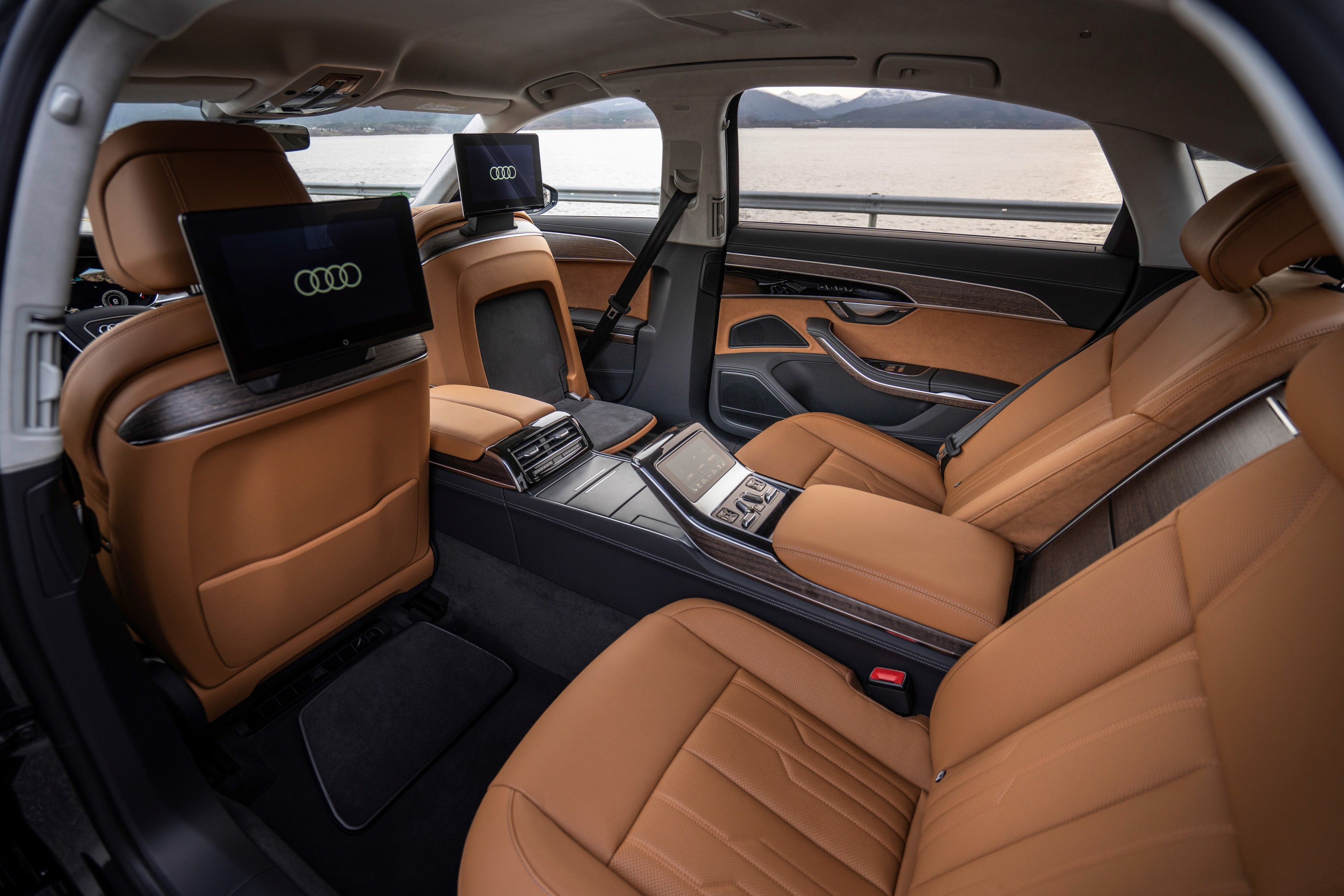 Menikmati Pengalaman Kualitas Interior Audi A8