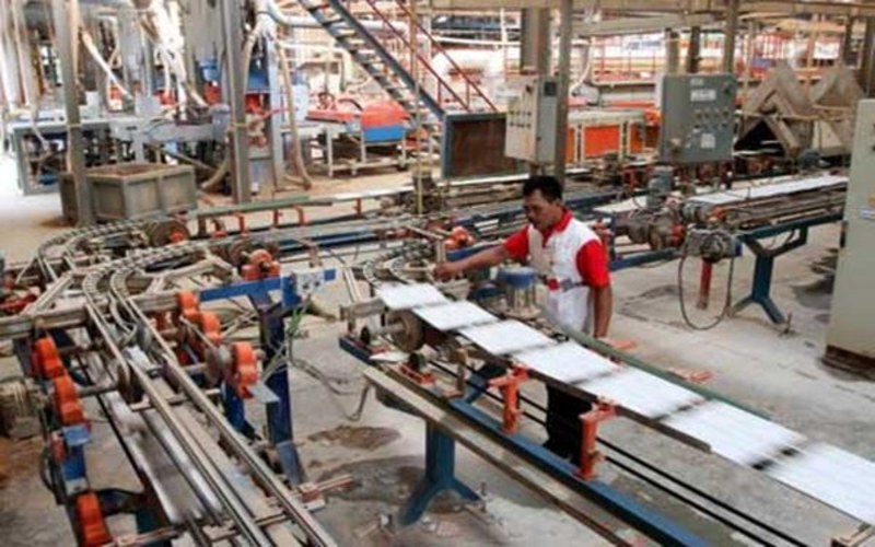Industri Keramik Mekar, Defisit Neraca Dagang Masih Melebar