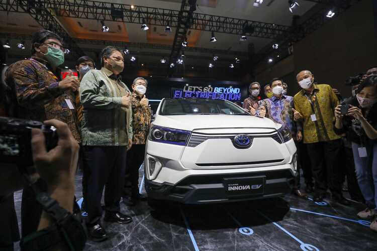 Toyota Perkenalkan Kijang Innova Elektrik
