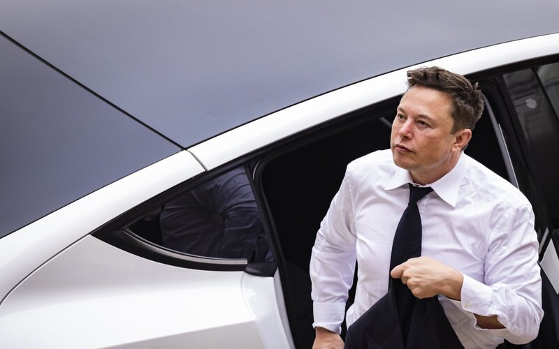 Kejatuhan Tahta Elon Musk & Saham Tesla