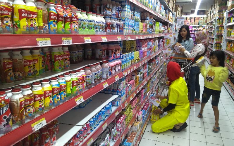 Sesumbar Jokowi Terapkan Cukai Plastik dan Minuman Manis 2024!