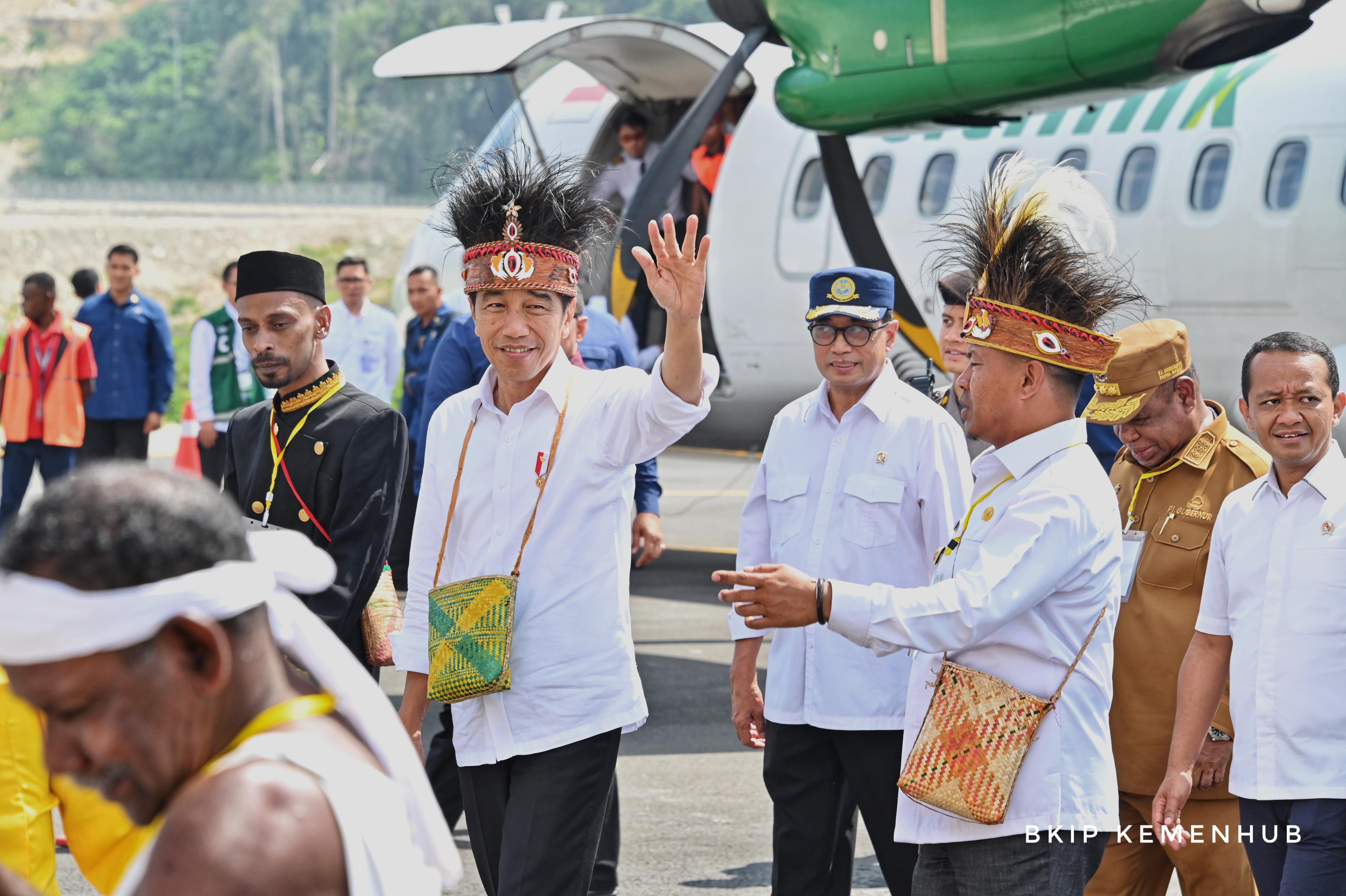 Presiden Jokowi Resmikan Bandara Siboru dan Nabire Baru di Papua